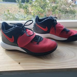 Nike Kyrie Flytrap III - size 8